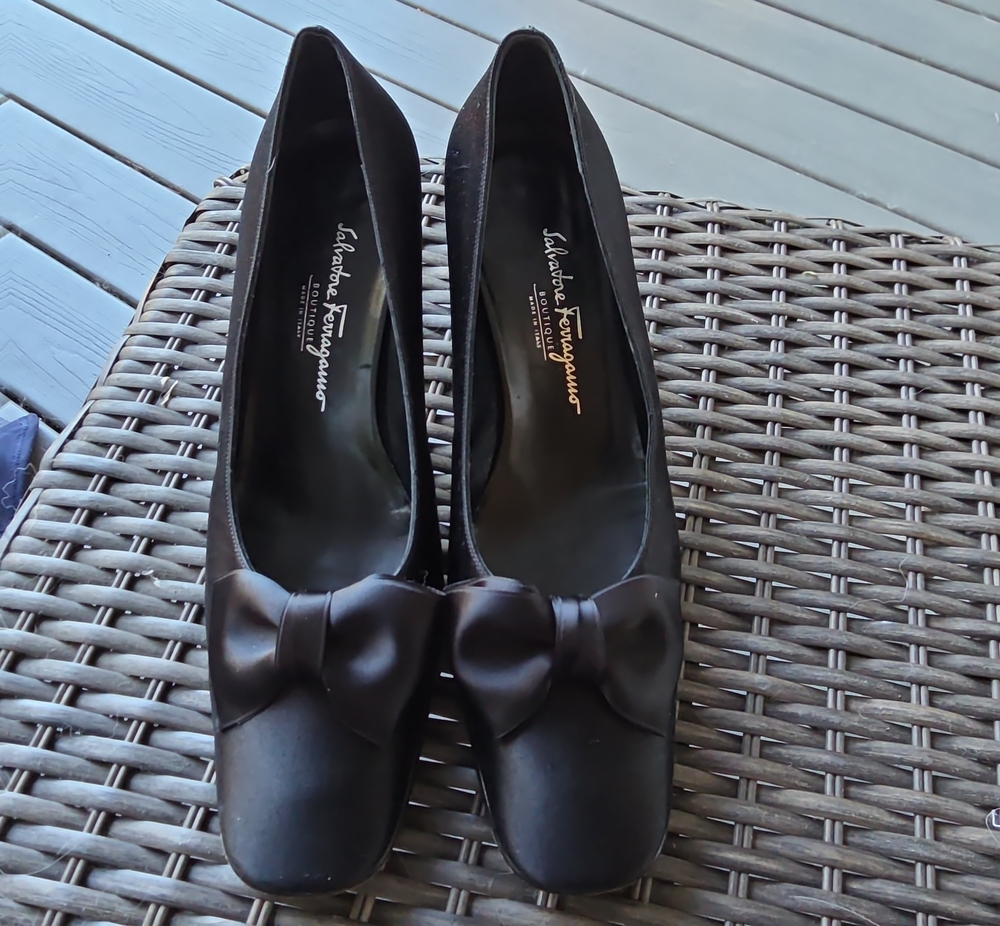 Salvatore Ferragamo Silk Black Bow Leather Pumps